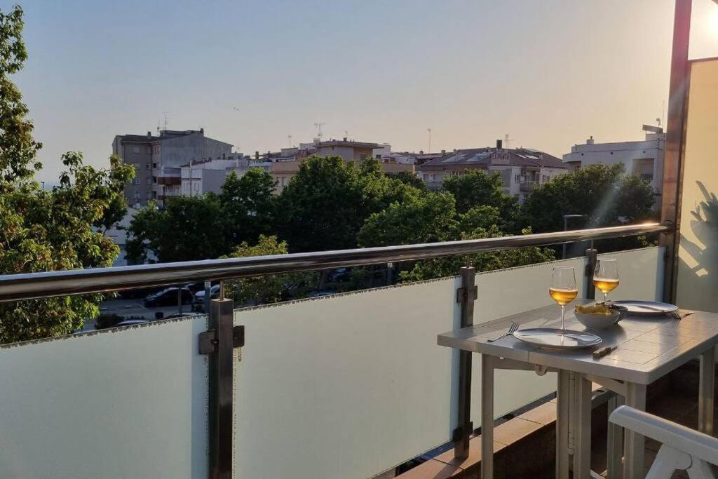 Piso En El Centro Con Vistas Al Mar Y Balcon Apartment Roses Exterior photo