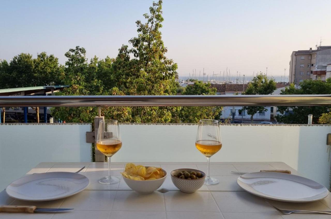 Piso En El Centro Con Vistas Al Mar Y Balcon Apartment Roses Exterior photo